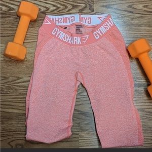 Dry-fit gym shark leggings